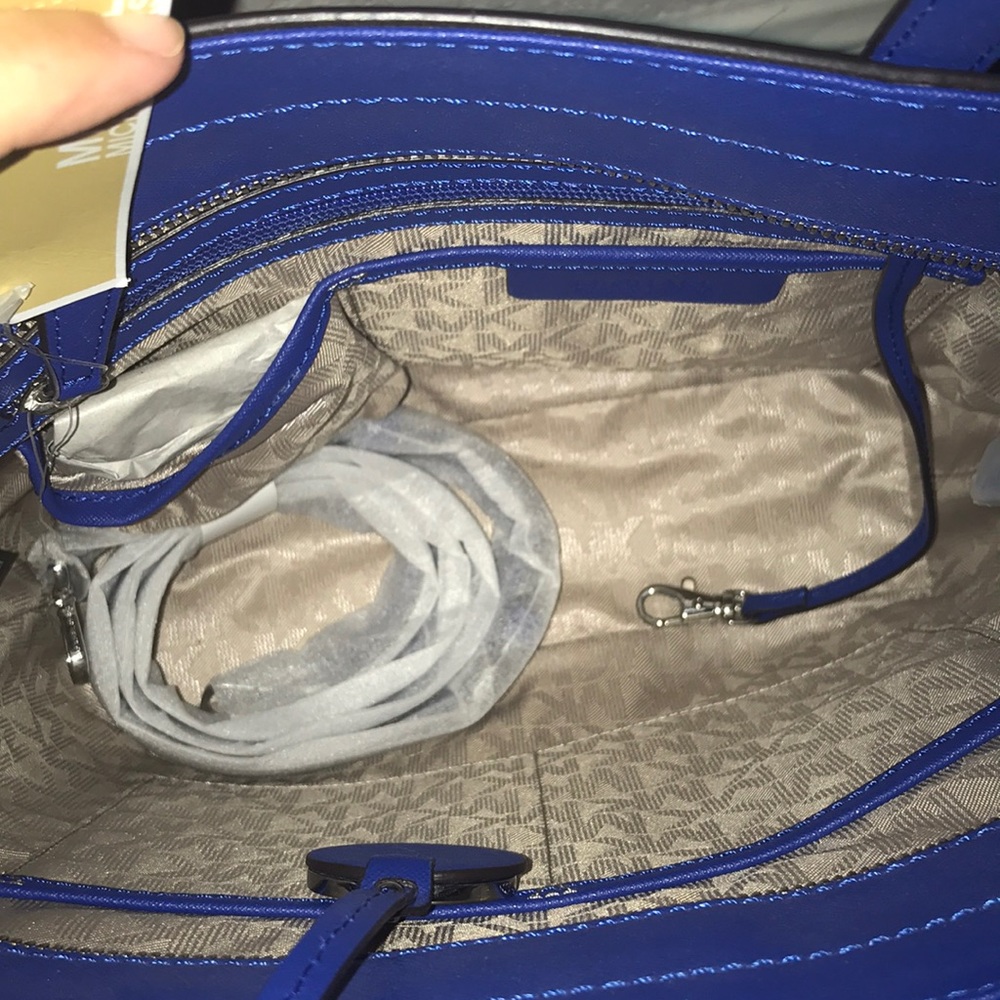 Micheal Kors Purse - Picture 3 of 4
